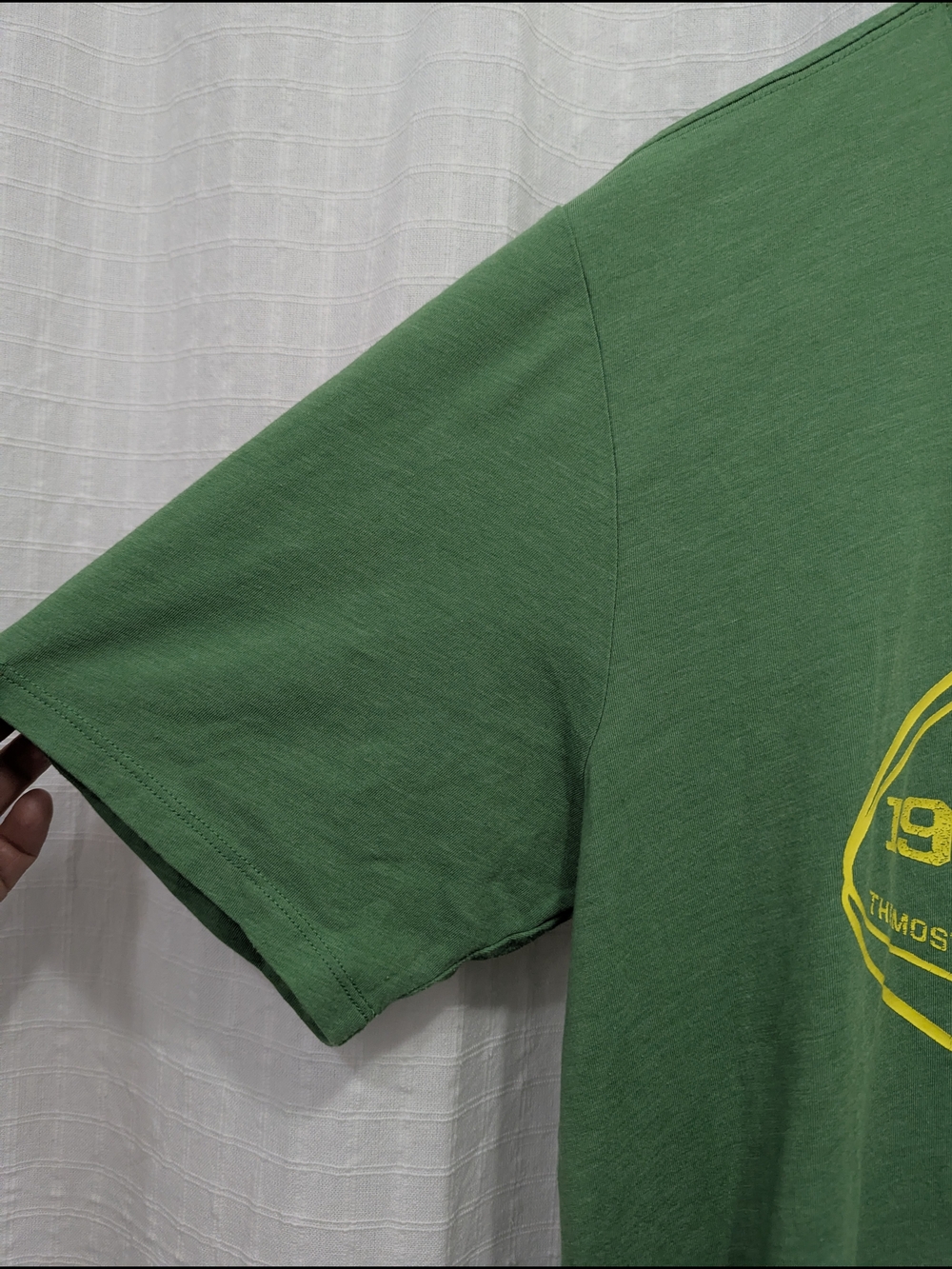 Nike Men’s Green 'The Pick' Graphic T-Shirt - Picture 7 of 12